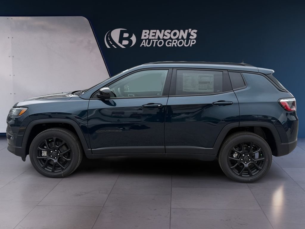 New 2026 Fathom Blue Pearl-Coat Exterior Paint Jeep Latitude image 2