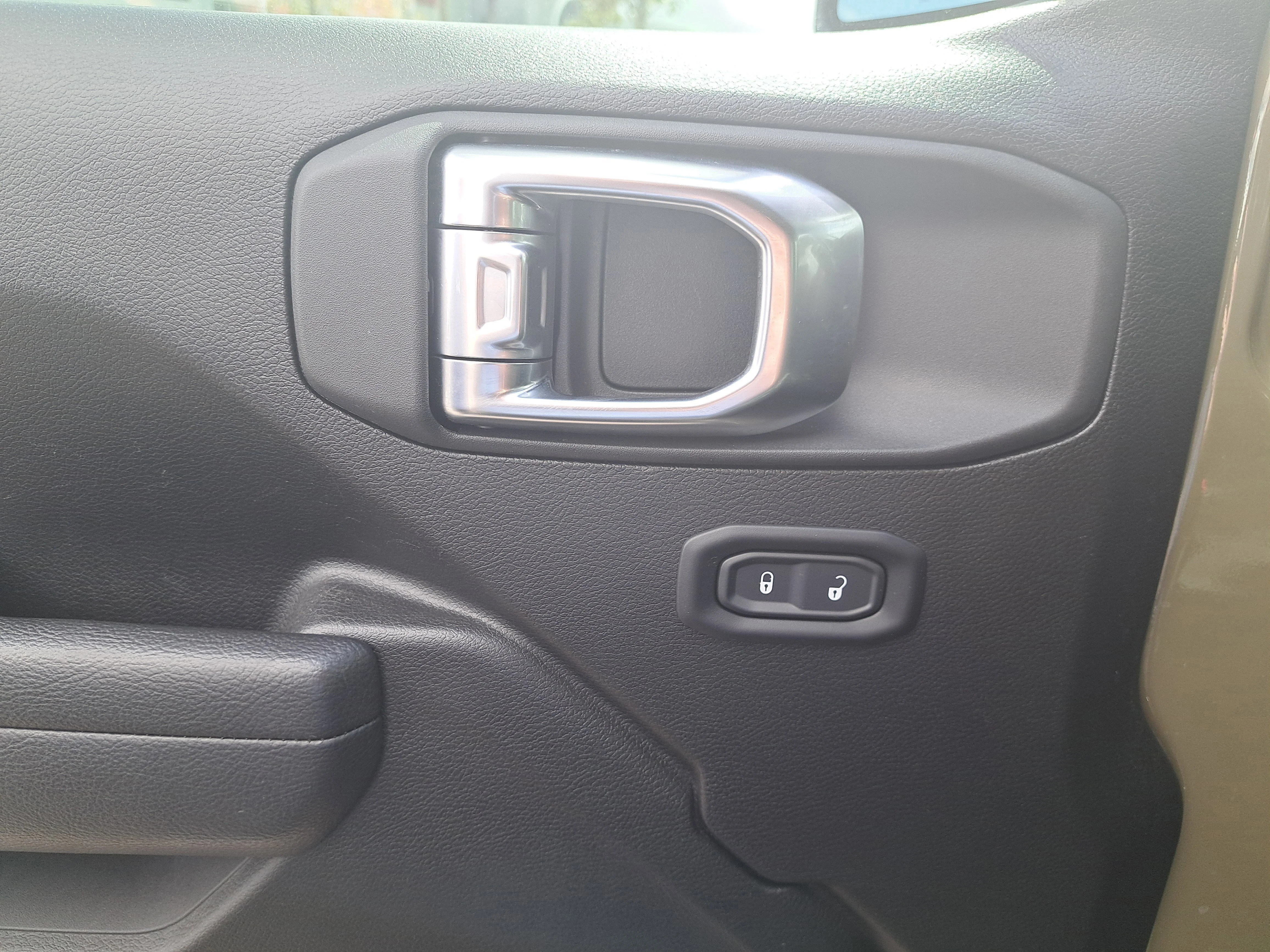 Used 2025 41 Jeep Sport image 29