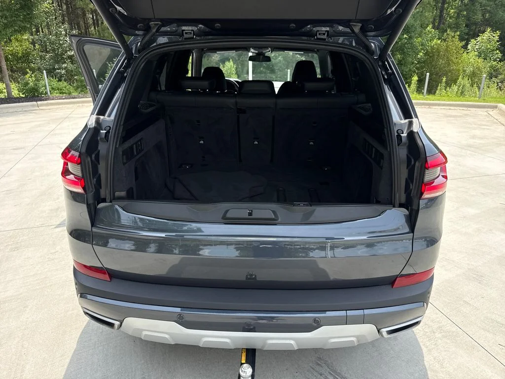 Used 2019 Gray Metallic BMW xDrive40i image 32