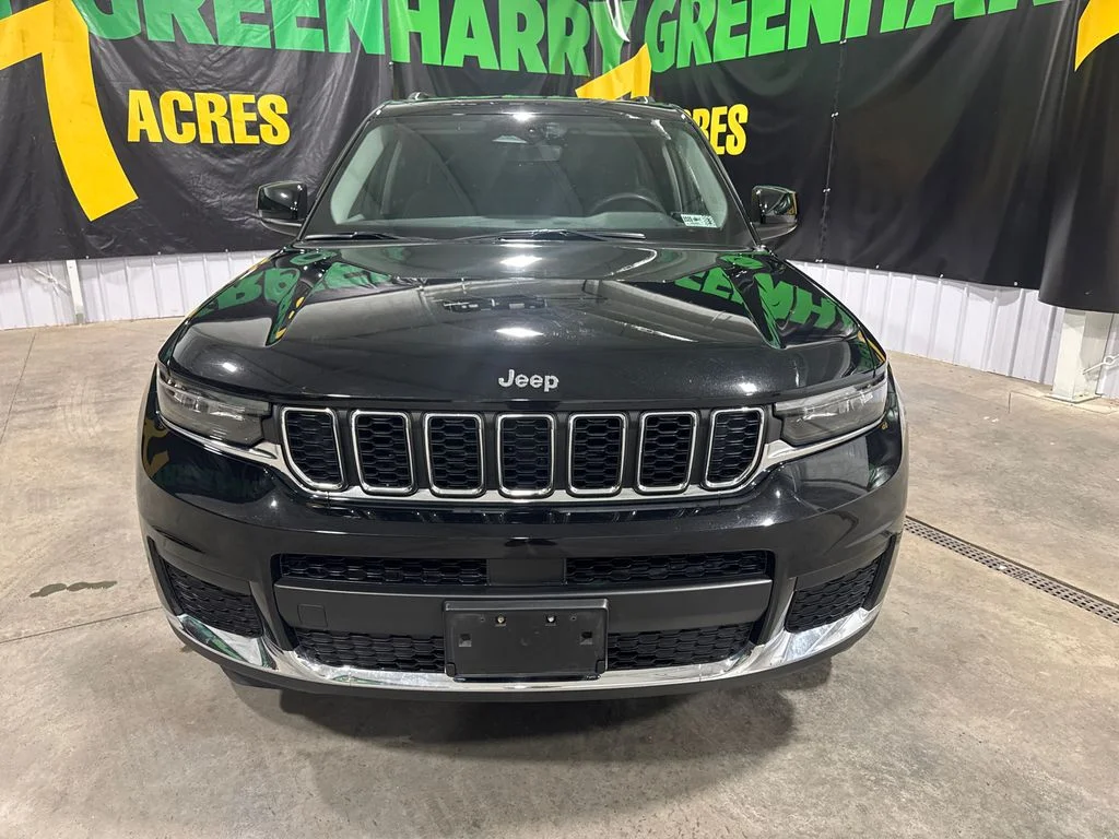 Certified Used 2023 Diamond Black Crystal Pearlcoat Jeep Laredo image 13