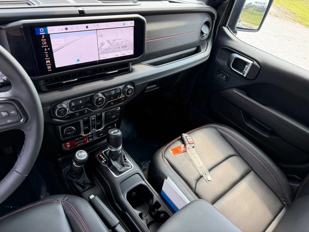 Used 2025 Gray Jeep 4-Door Recon 4x4 image 31