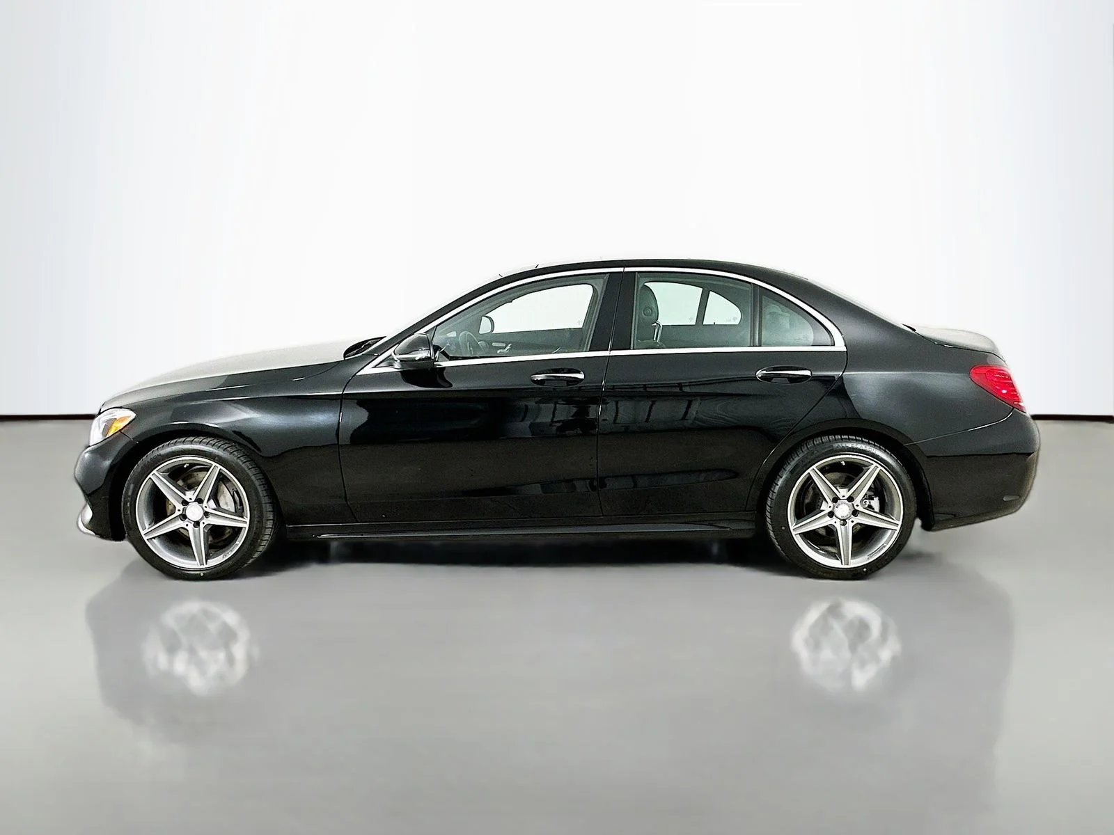 Used 2016  Mercedes-Benz  image 8