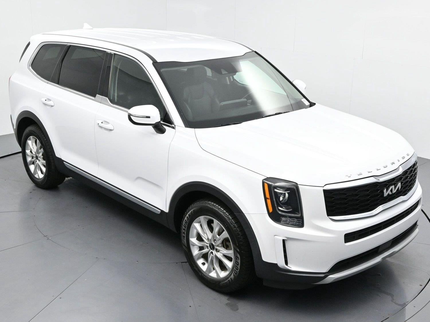 Used 2022 Glacial White Pearl Kia LX image 34