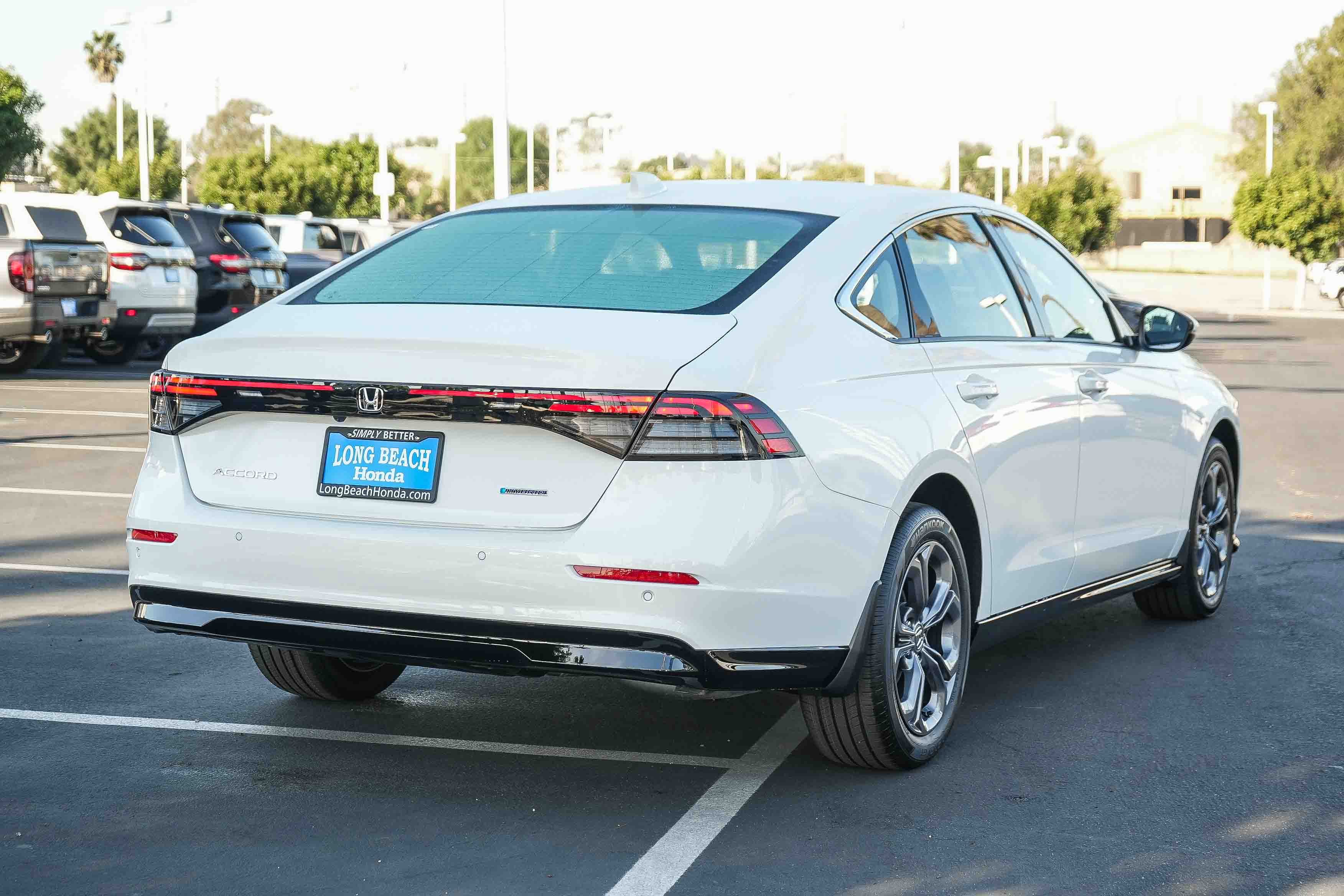 New 2026 Platinum White Pearl Honda EX-L image 6