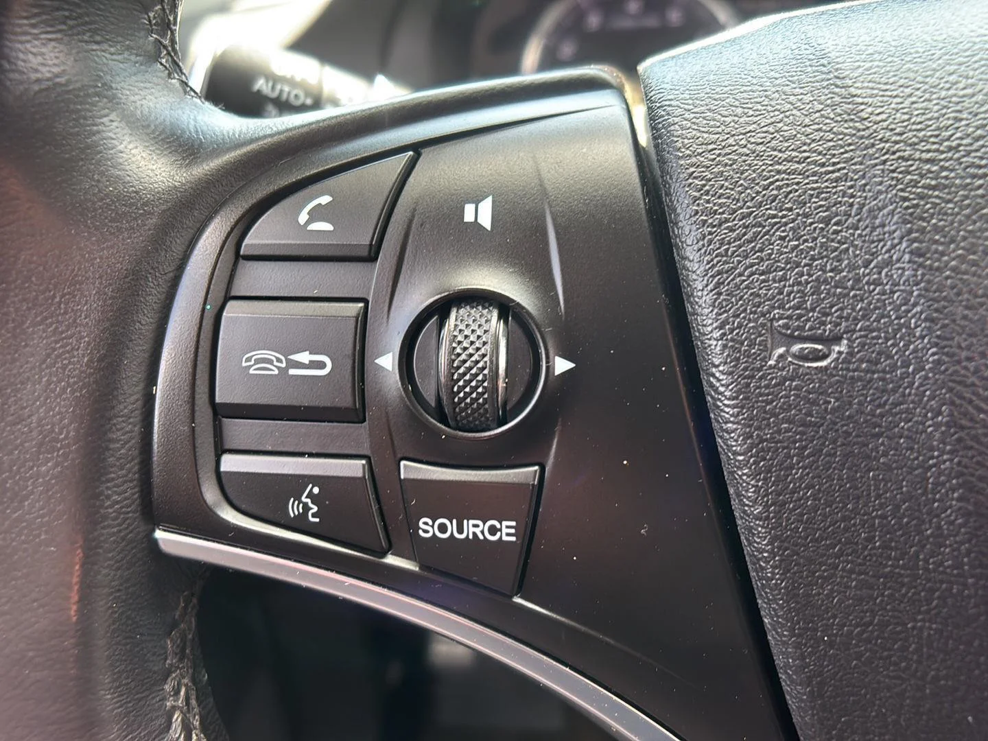 Used 2014 Graphite Luster Metallic Acura BASE image 32