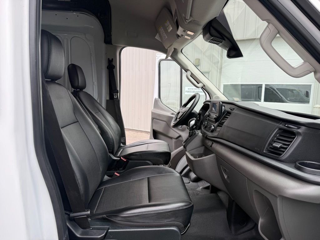 Used 2023 Oxford White Ford Base image 17