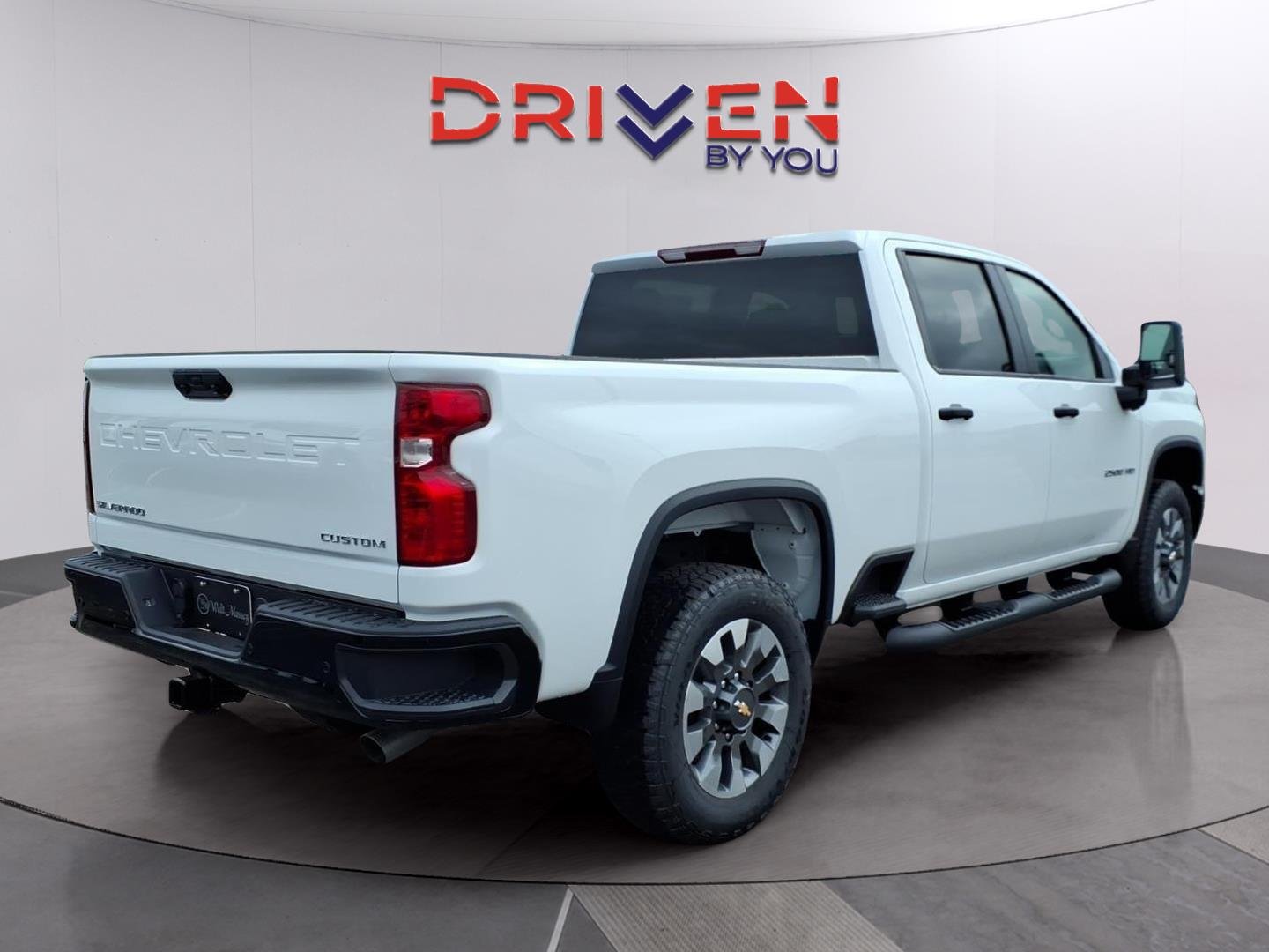 New 2026 Summit White Chevrolet Custom image 5