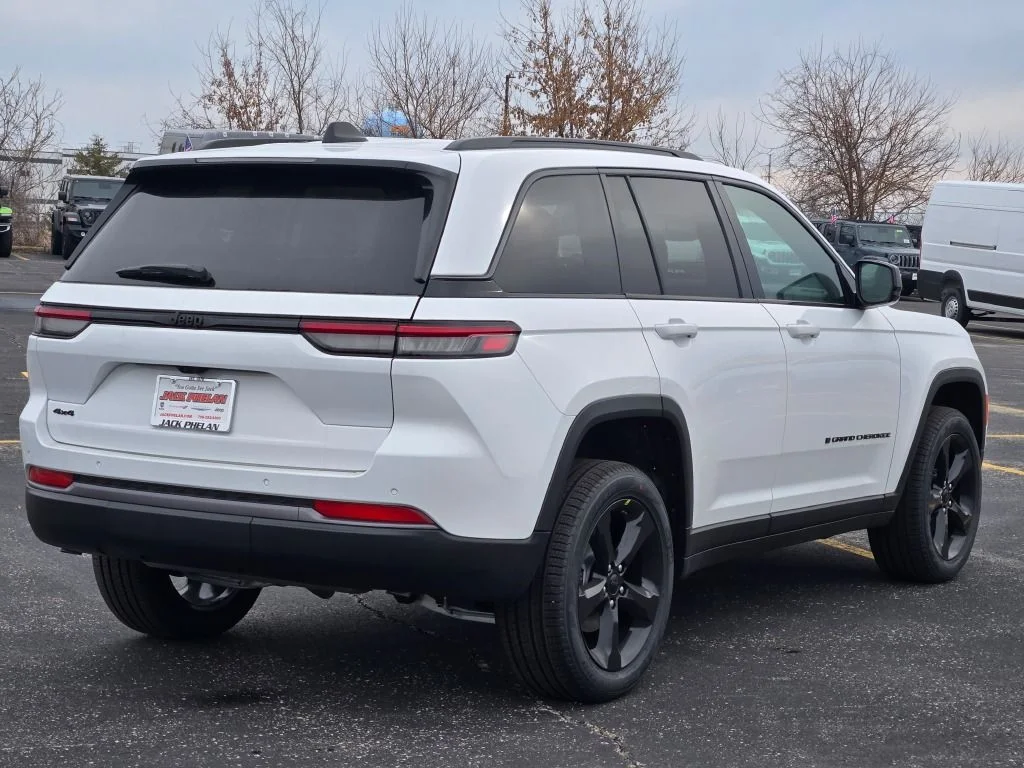 New 2026 Bright White Clear-Coat Exterior Paint Jeep Limited image 10