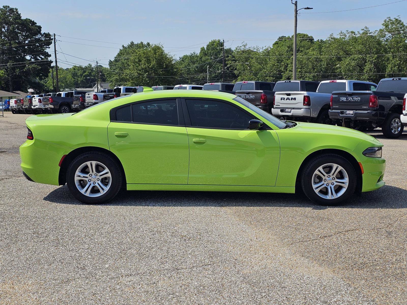 Used 2023 Sublime Metallic Clearcoat Dodge SXT image 7