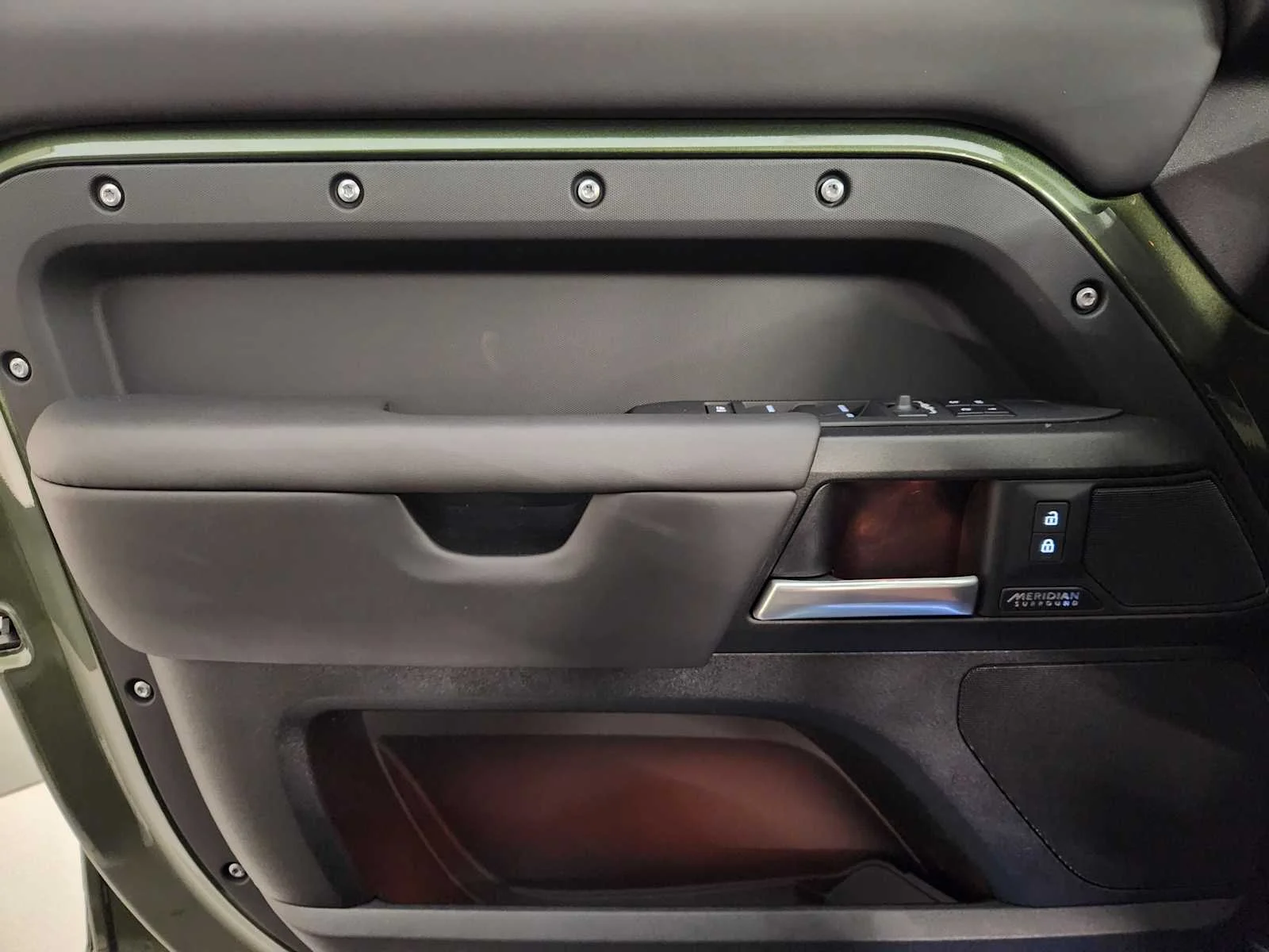 New 2026 Woolstone Green Metallic Land Rover X image 38