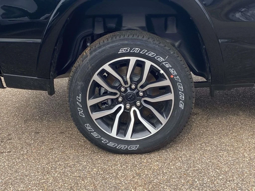 New 2026 Diamond Black Crystal Pearlcoat RAM Limited image 8