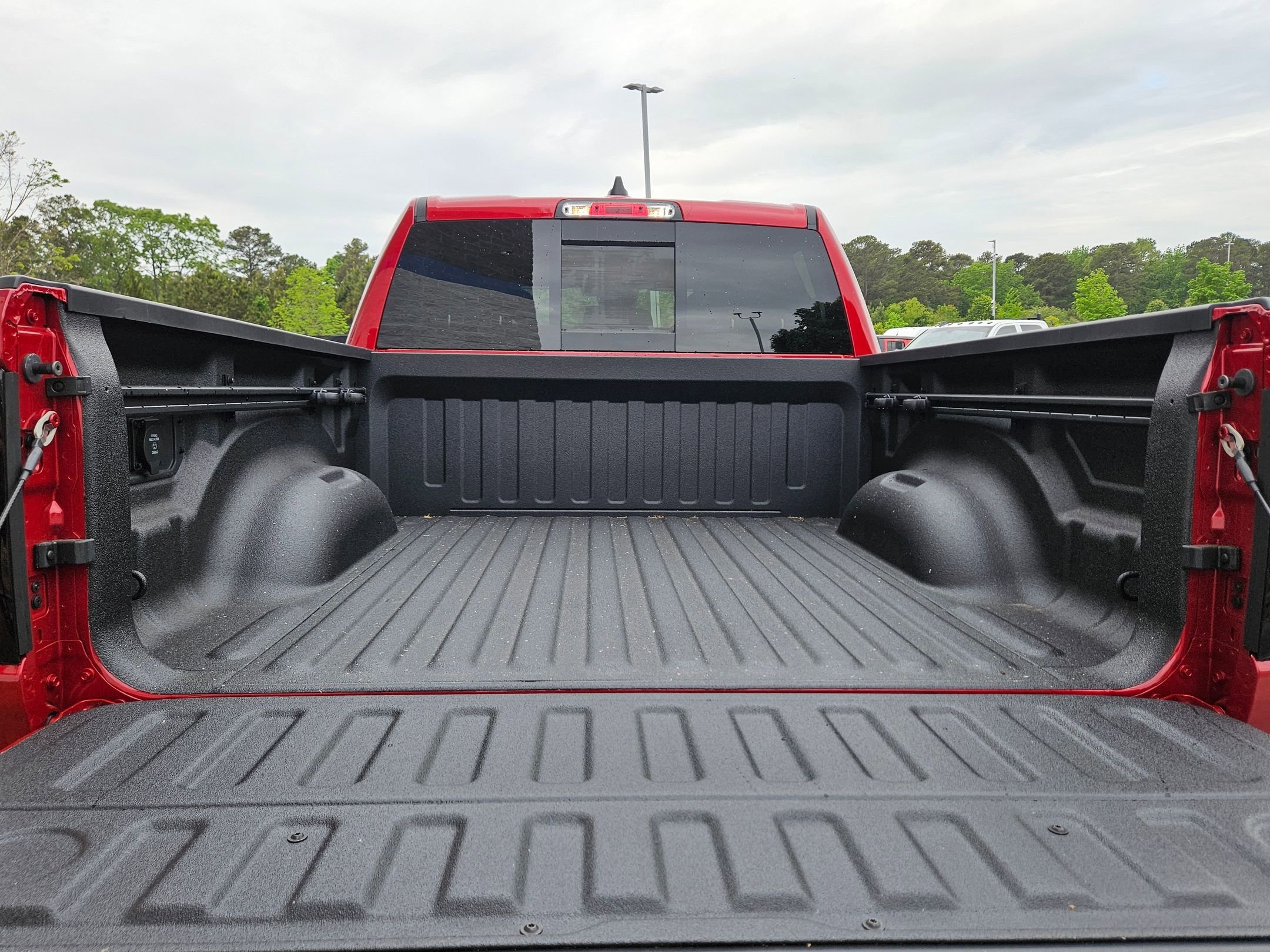 New 2026 Molten Red Pearl-Coat Exterior Paint RAM Express image 25