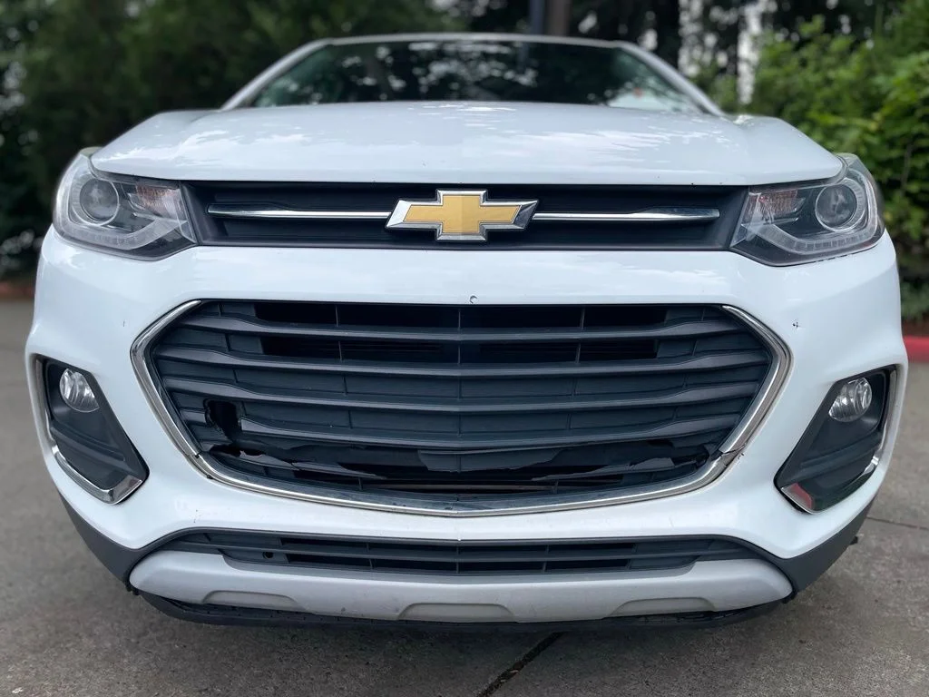 Used 2018 Summit White Chevrolet Premier image 8