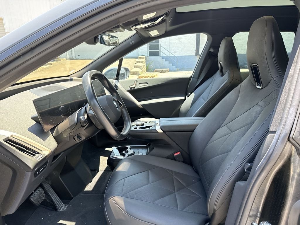 Certified Used 2024  BMW xDrive50 image 11