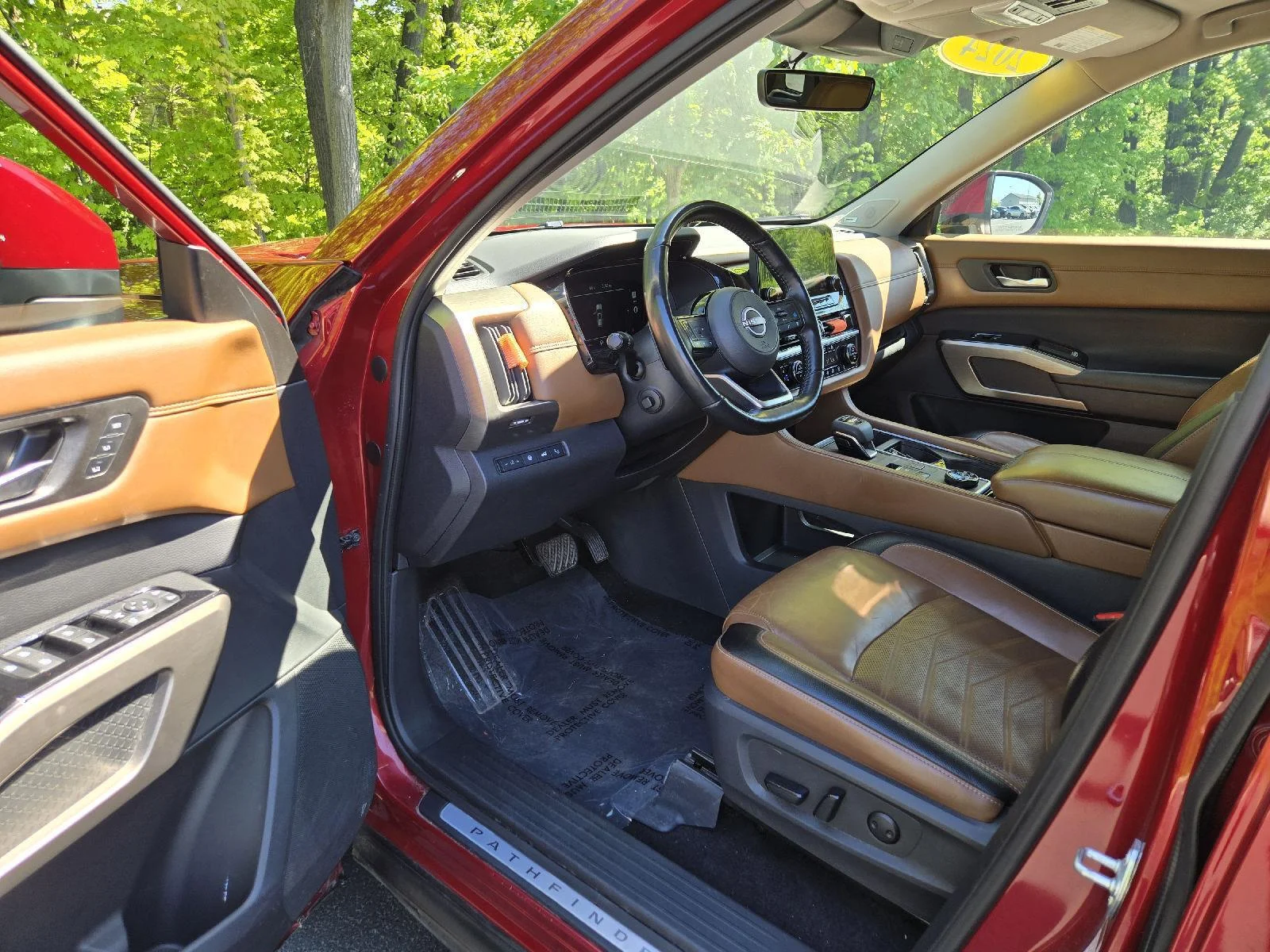 Used 2024 Scarlet Ember Nissan Platinum image 12