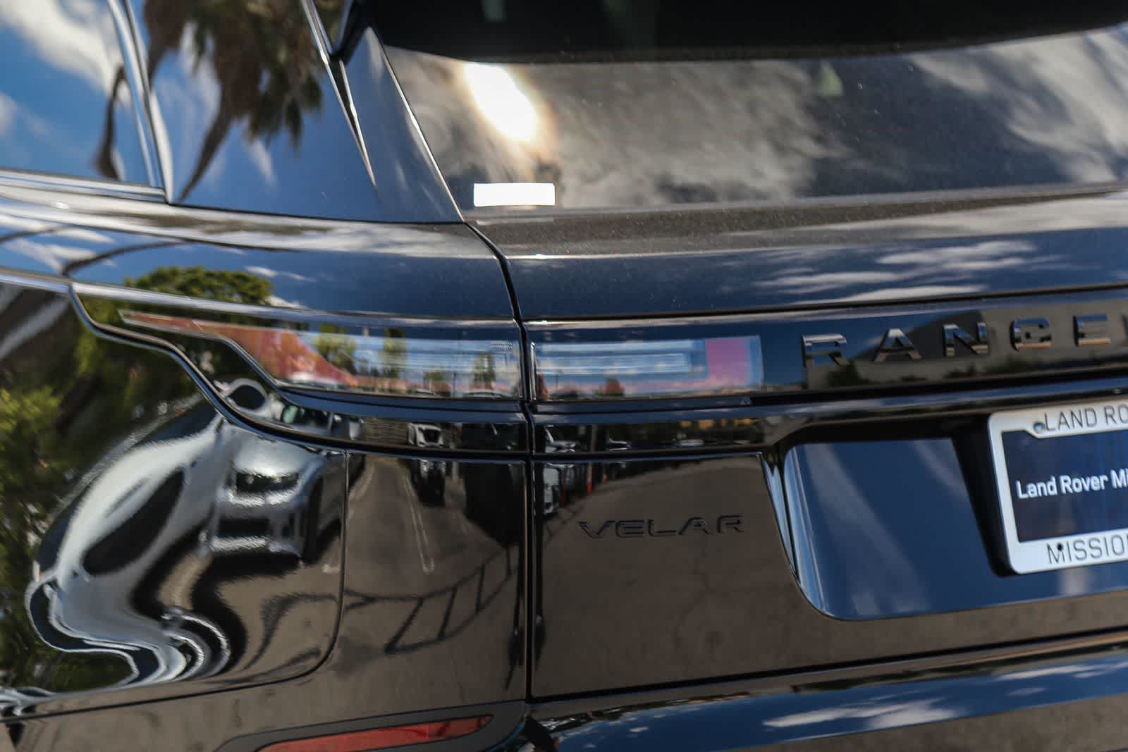 New 2026 Santorini Black Land Rover S image 7