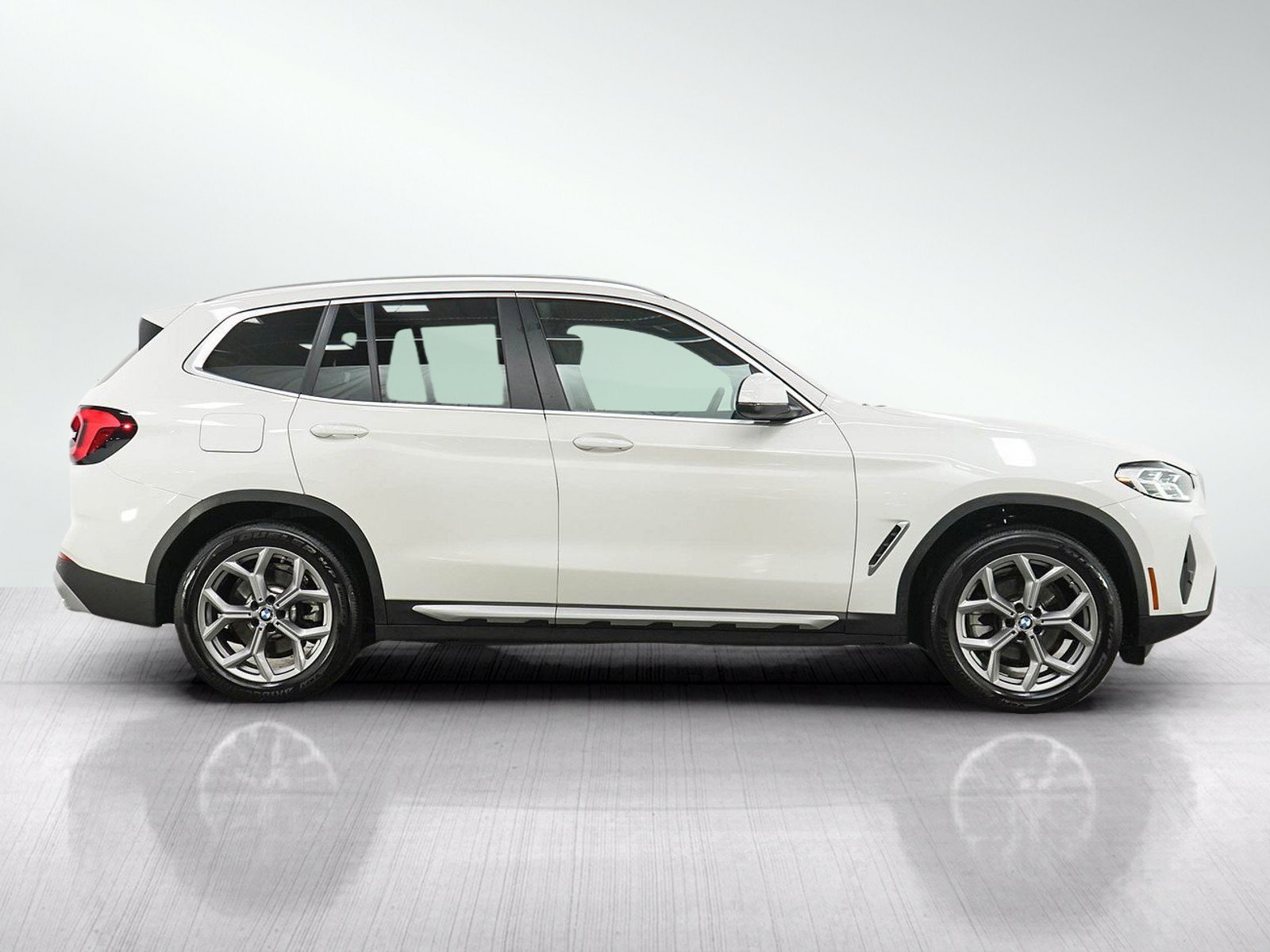 Used 2023 White BMW xDrive30i image 6