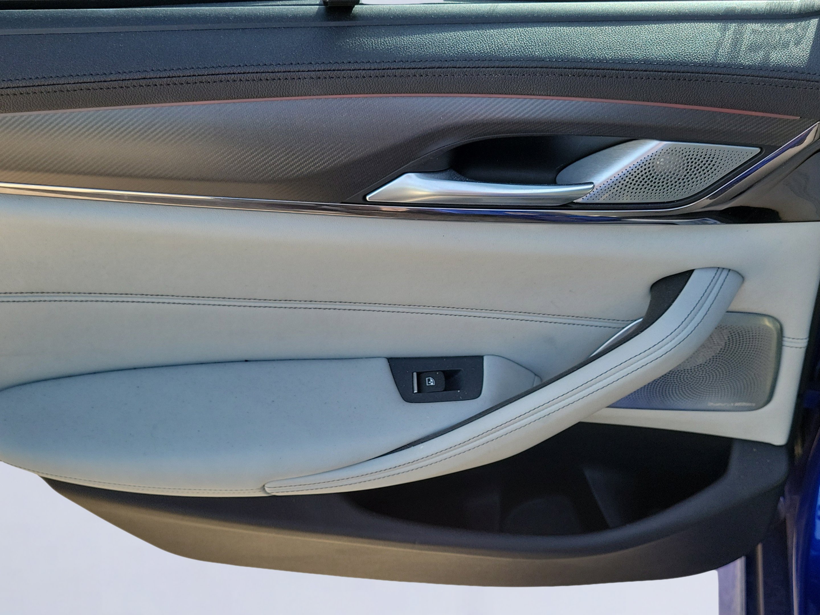 Used 2018 Blue Metallic BMW Base image 9