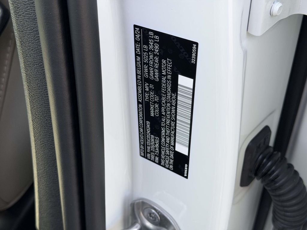 Used 2025 White Volvo B5 Plus Dark Theme image 26