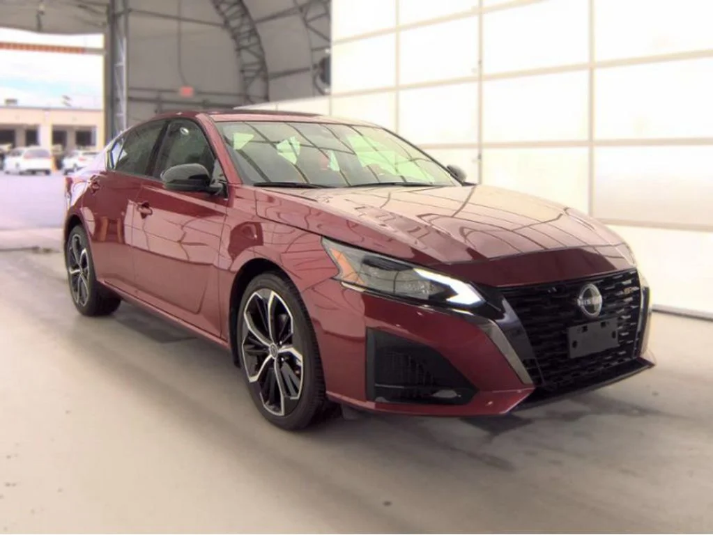 Used 2024 Red Nissan 2.5 SR image 4