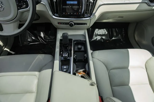 Certified Used 2024 Crystal White Volvo Plus image 28