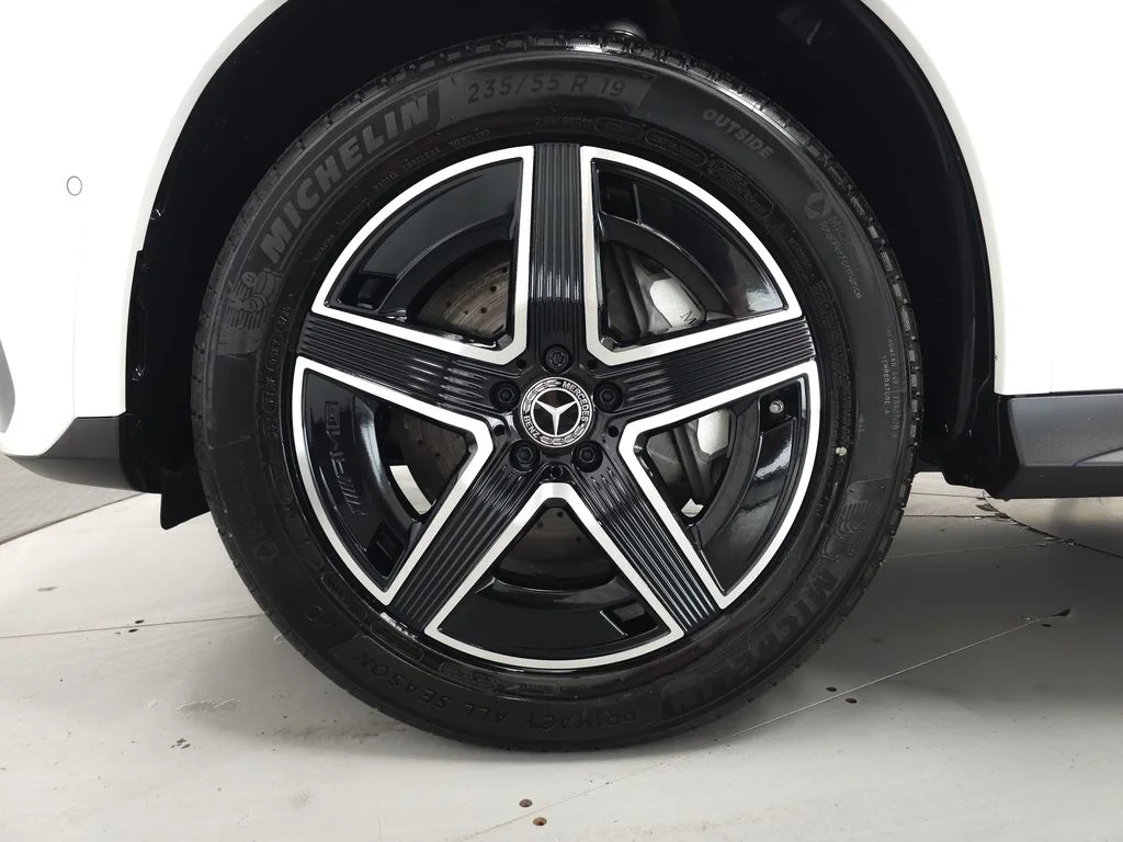 Certified Used 2026 Polar White Mercedes-Benz GLC 300 image 32