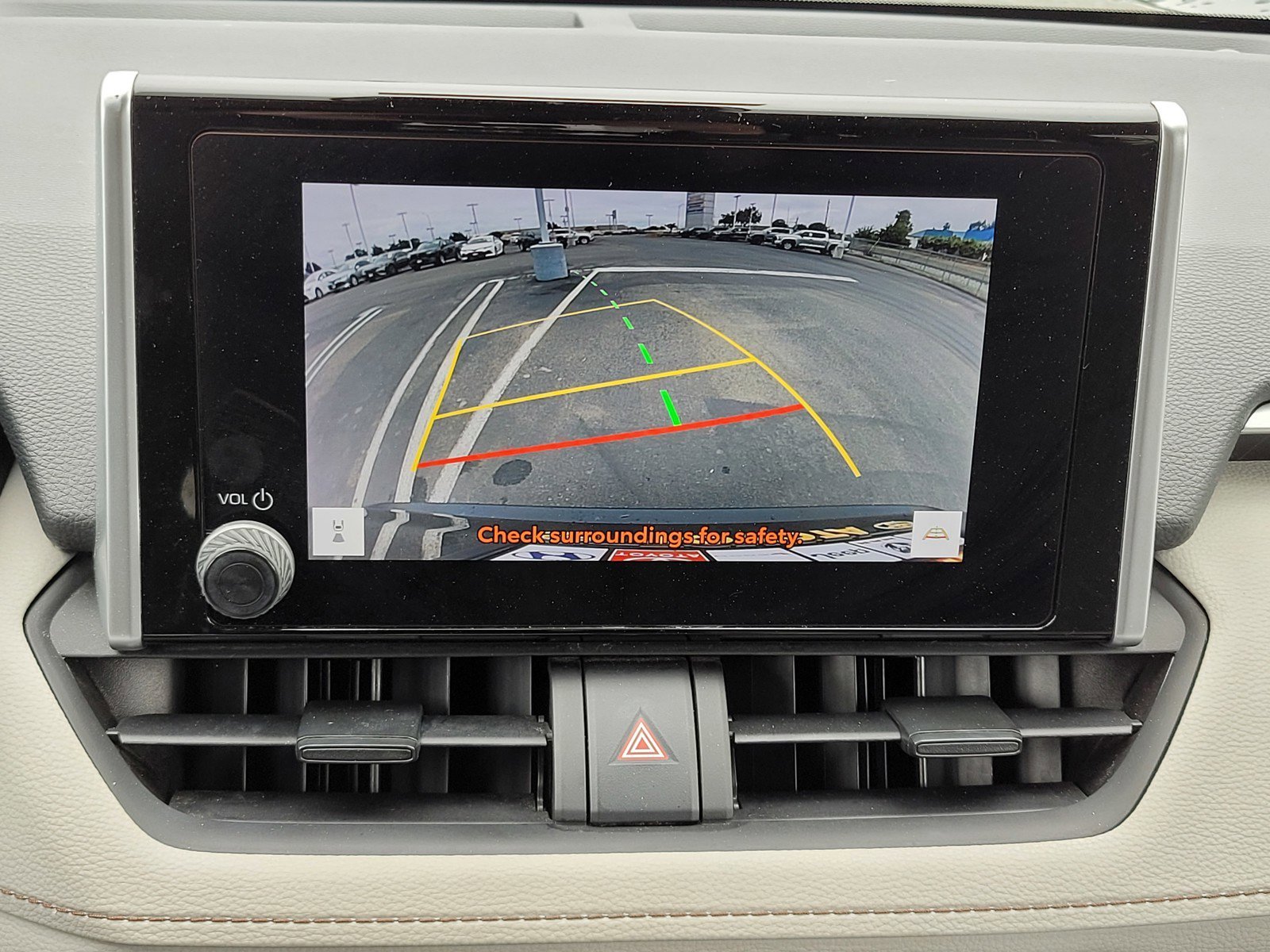 2024 Toyota RAV4 XLE - Photo 19