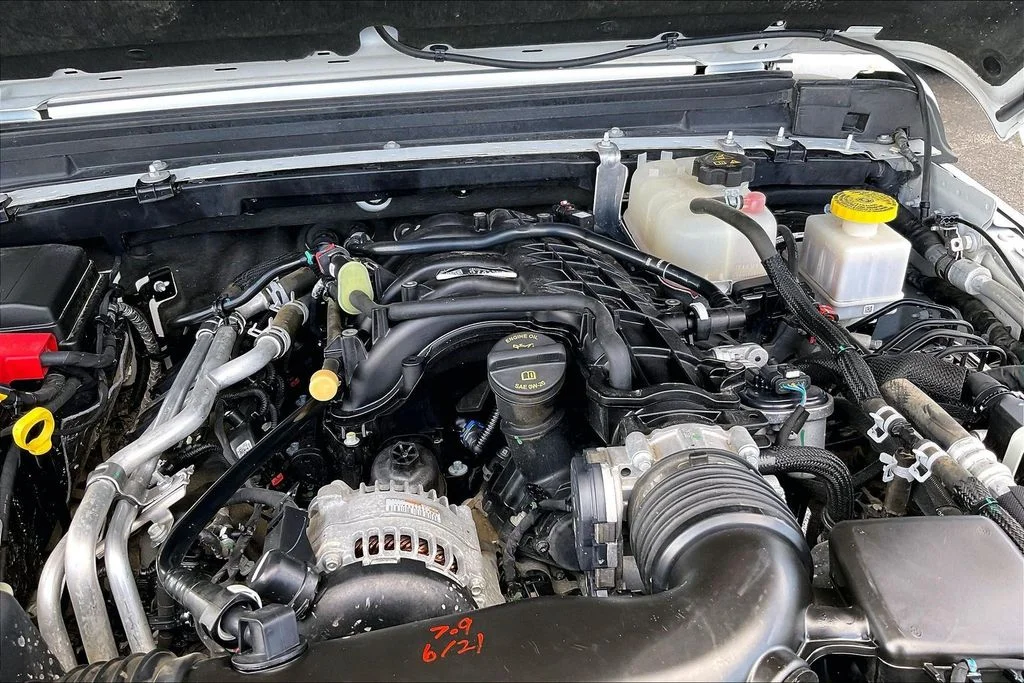 Used 2023 White Jeep High Altitude image 11