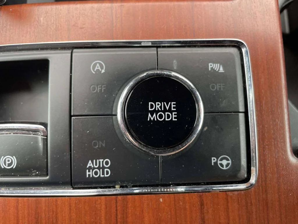 Used 2020 White Lincoln Reserve image 24