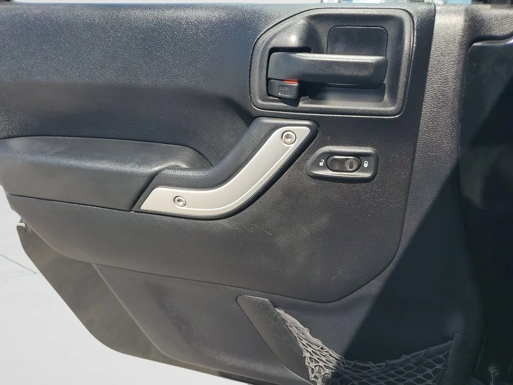 Used 2014 Black Jeep Sahara image 20