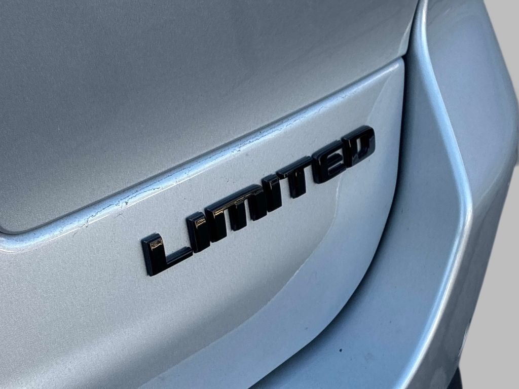 Used 2024 Silver Jeep Limited image 11