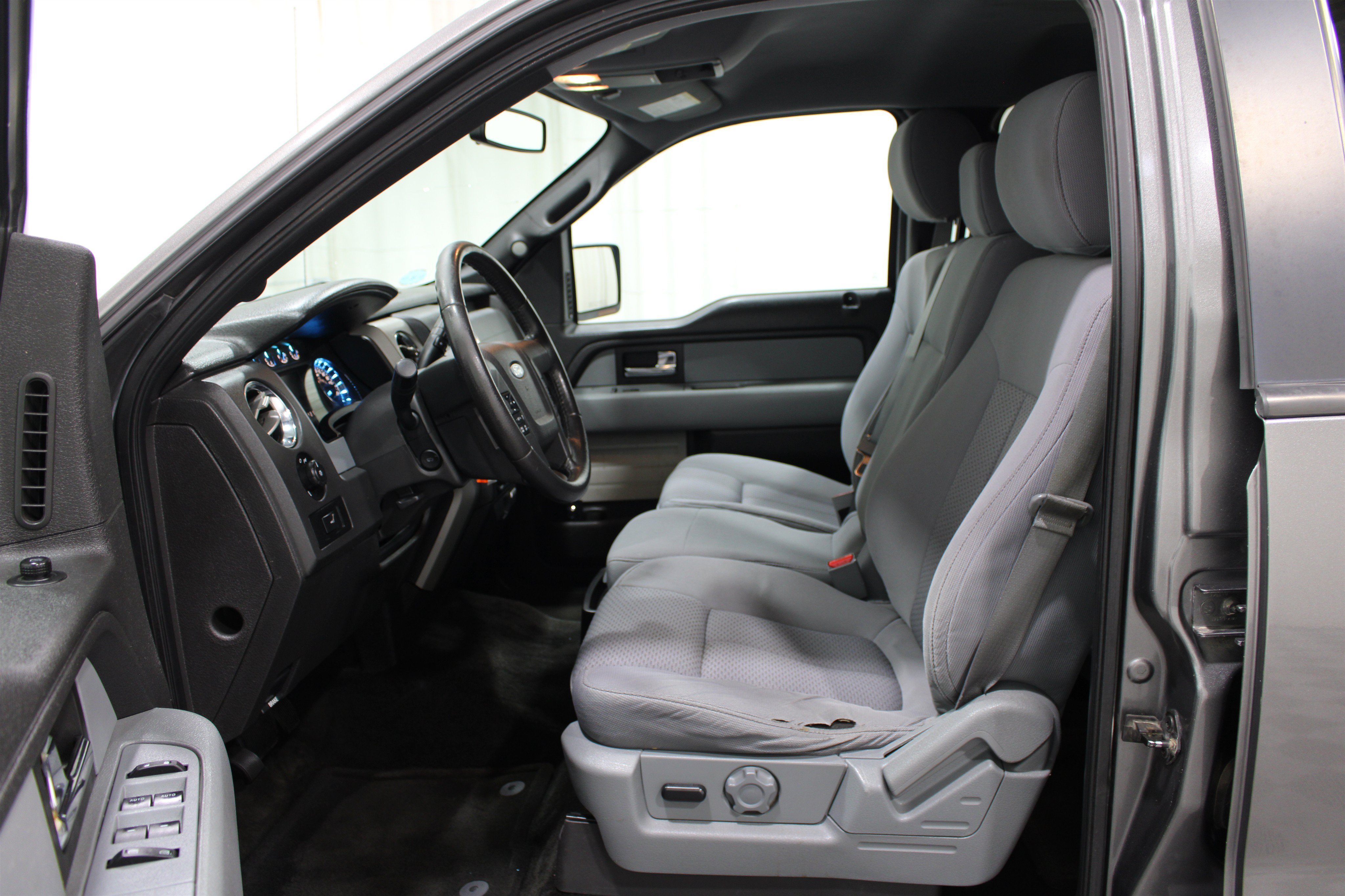 Used 2014 Sterling Gray Metallic Ford XLT image 3