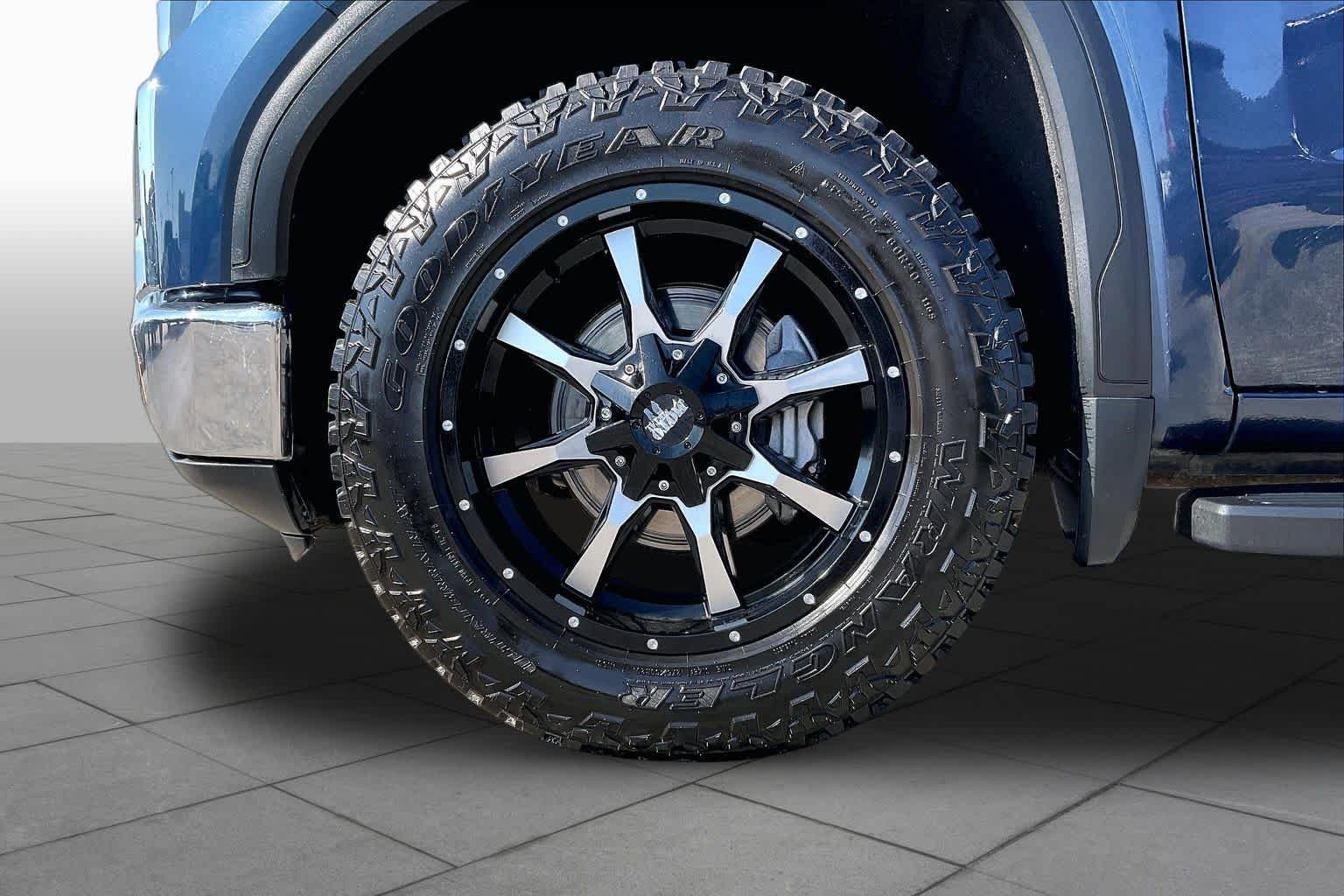 Used 2019 Pacific Blue Metallic GMC SLT image 11