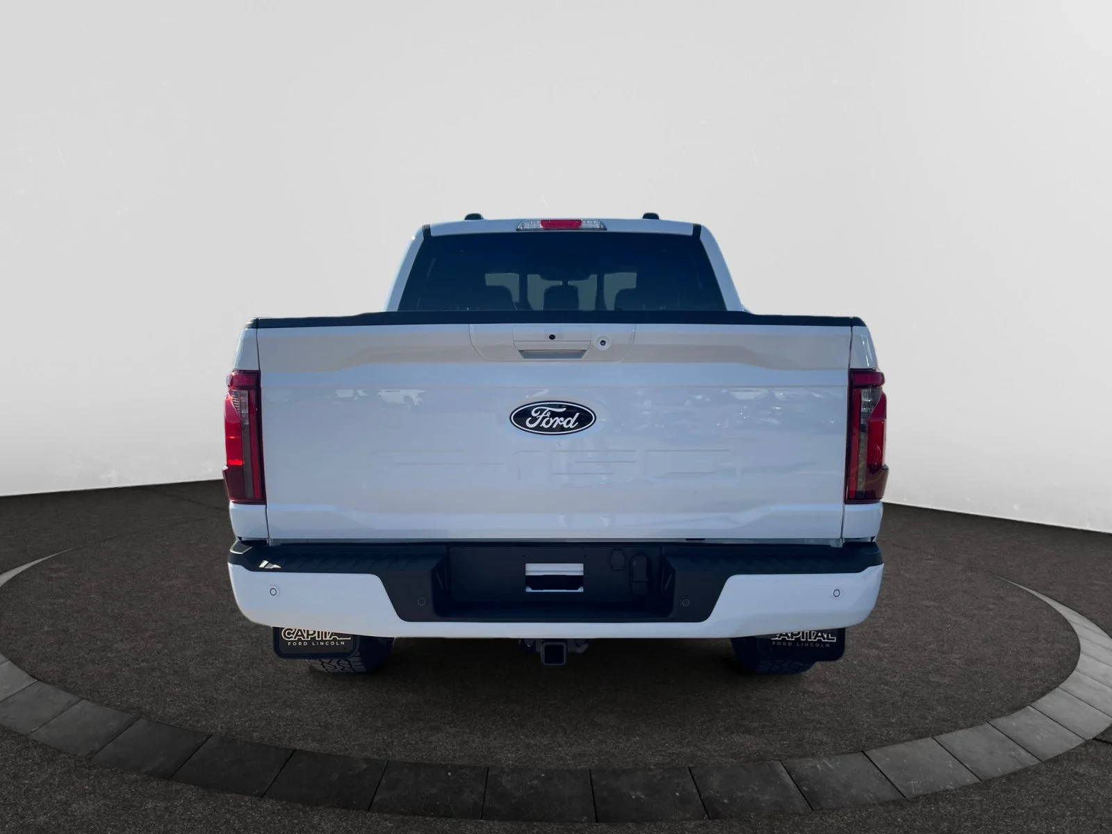 New 2026 Oxford White Ford XLT image 4