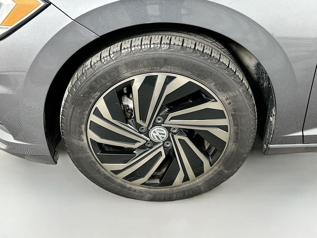 Used 2019 Platinum Gray Metallic Volkswagen SEL Premium image 30