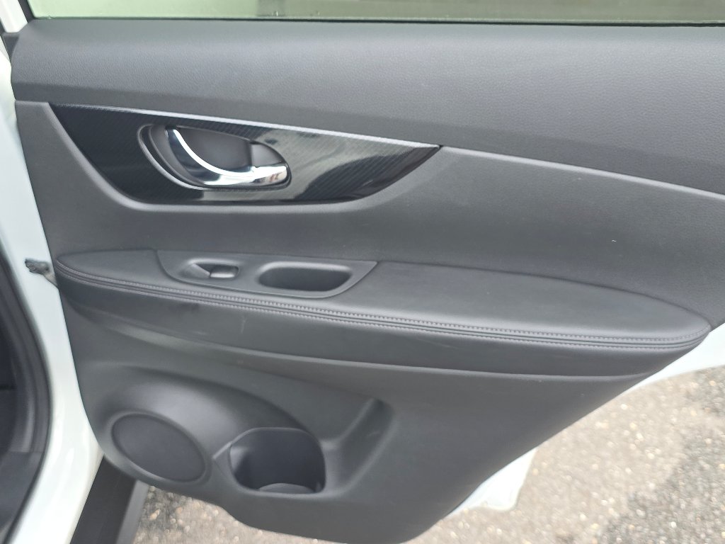 Used 2019 Pearl White Tricoat Nissan SL image 23