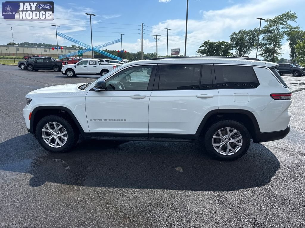 Used 2022 White Jeep Limited image 3