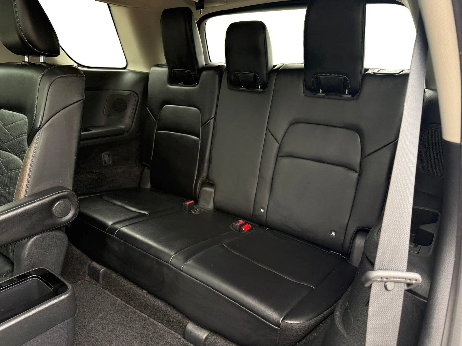 Used 2023  Nissan Platinum image 22