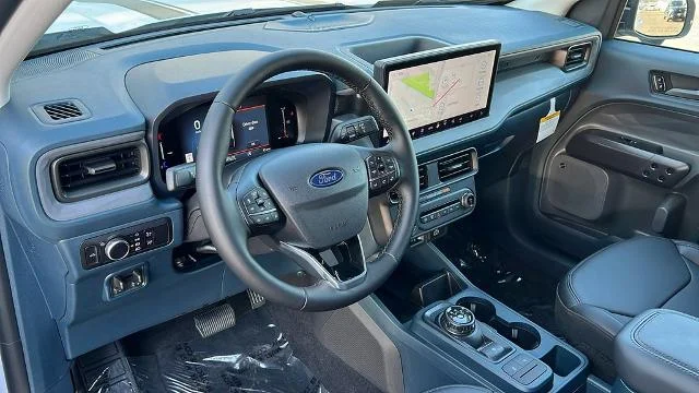 New 2025 Oxford White Ford Lariat® image 37