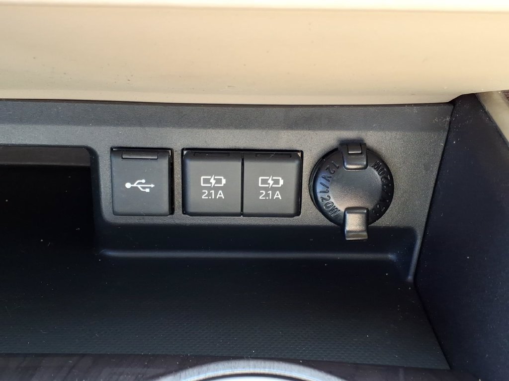 Used 2020 Blizzard Pearl Toyota Platinum image 10