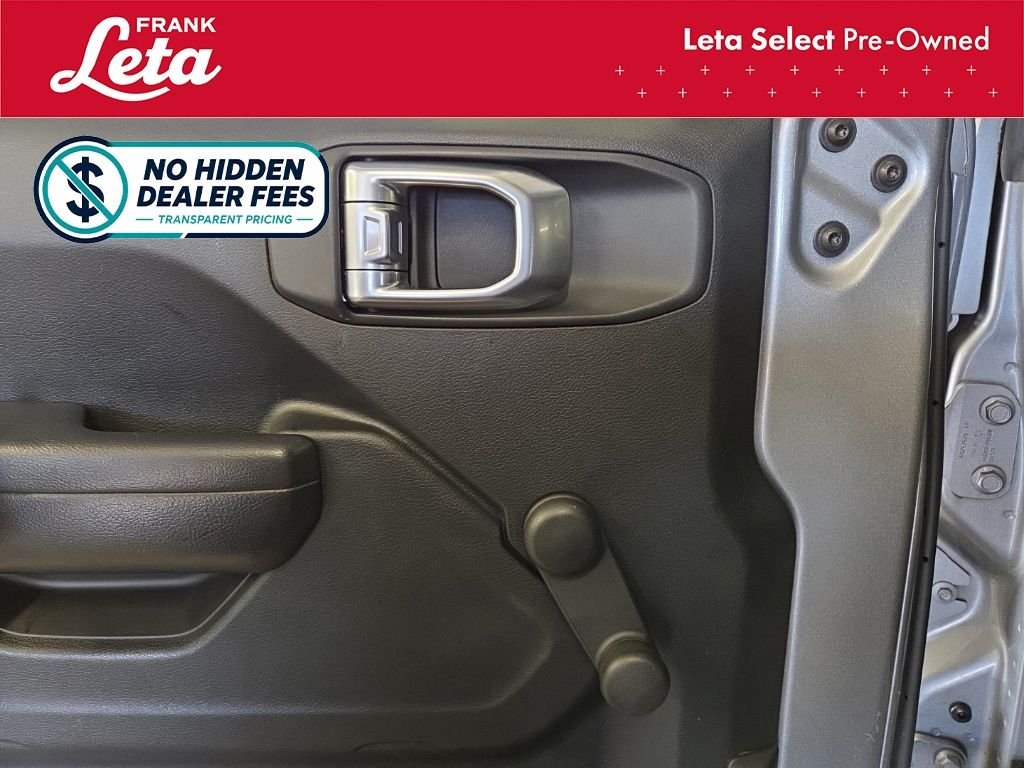 Used 2018 Billet Silver Metallic Clearcoat Jeep  image 22