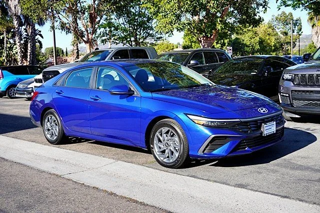 Used 2024 Blue Hyundai SEL image 5
