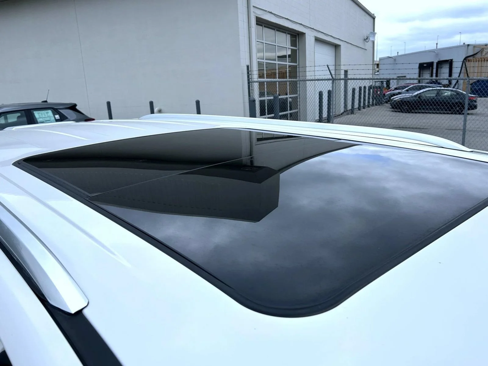 Used 2021 CRYSTAL WHITE TRICOAT Cadillac Premium Luxury image 14