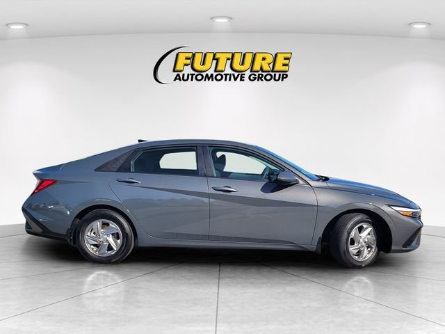 Used 2025 Gray Hyundai SE image 3