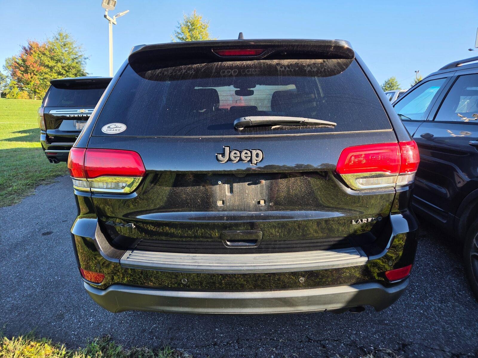 Used 2018  Jeep Laredo E image 6