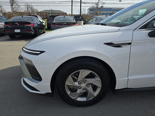 Used 2025 White Hyundai SE image 10