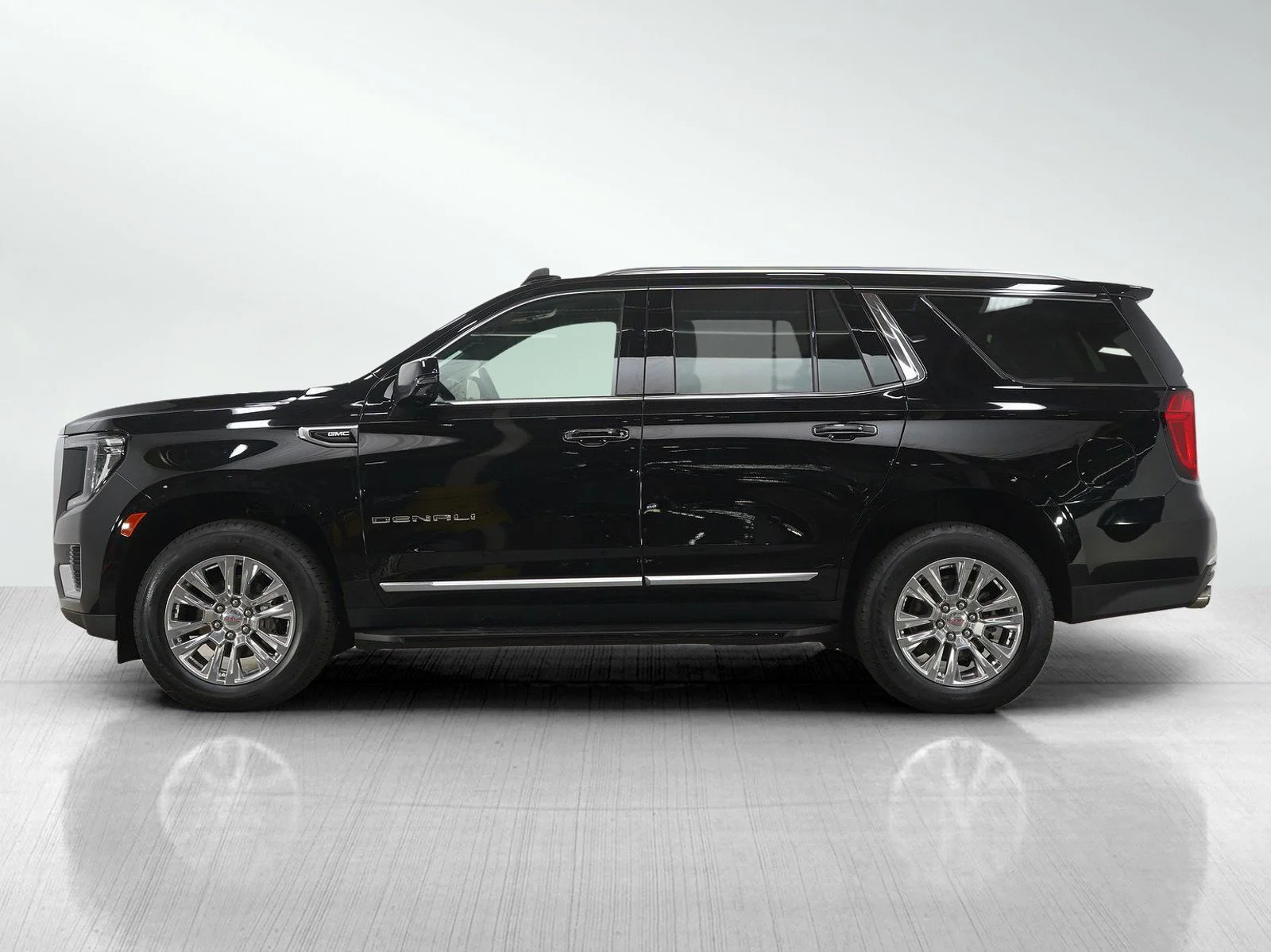 Used 2024 GMC Yukon Denali with VIN 1GKS2DKL0RR305383 for sale in Burnsville, Minnesota