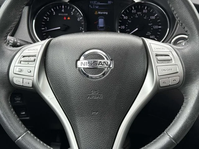 Used 2015 Red Nissan SL image 16