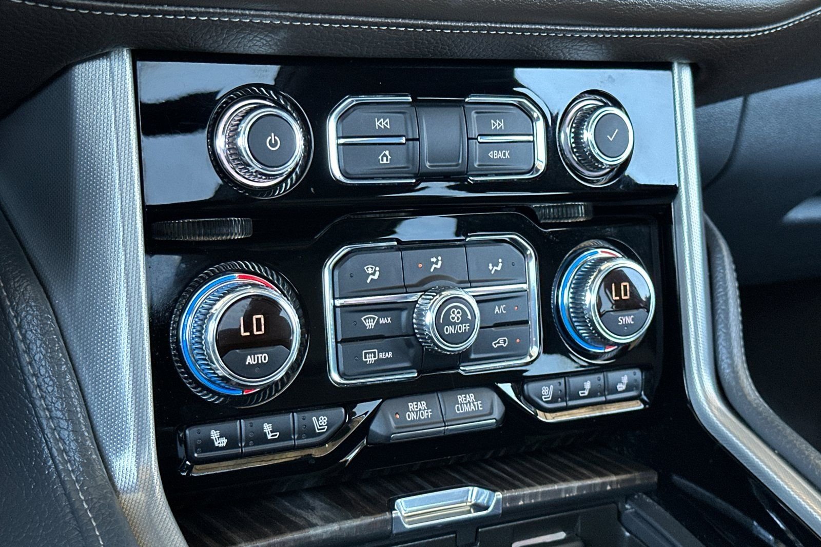 2021 GMC Yukon Denali - Photo 25