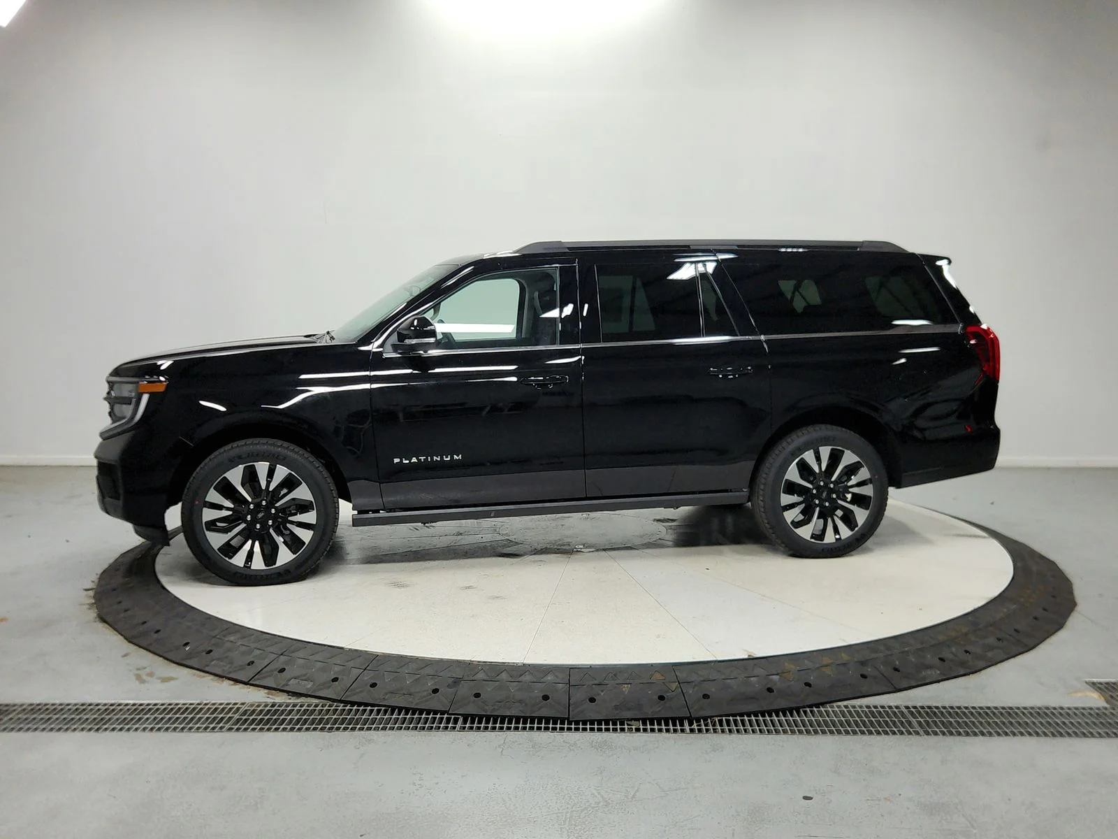 New 2027 Black Ford Platinum image 5